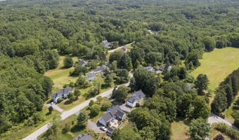 2 Sunnyfield Ln, Falmouth, ME 04105