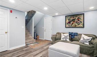 7 Aurora Dr, Cumberland, RI 02864