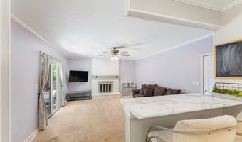 300 Chatham Dr, Aurora, OH 44202