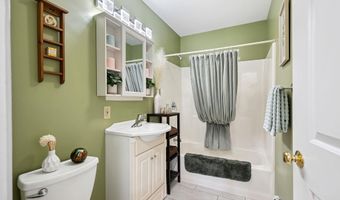13 Queen St, Barre, VT 05641