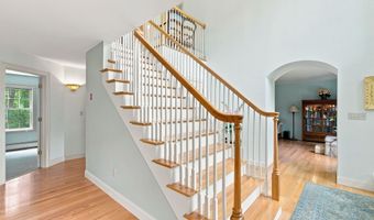 40 Lakewood Dr, Alton, NH 03810