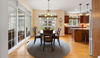 13 Stonegate Cir, Cheshire, CT 06410