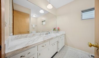 2115 E EUCLID Ave, Arlington Heights, IL 60004