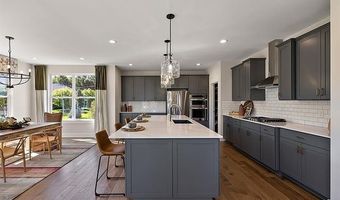 6151 N TRAILWOODS Dr, Ann Arbor, MI 48103