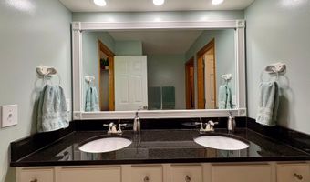 6701 Three Lakes Pkwy, Des Moines, IA 50320