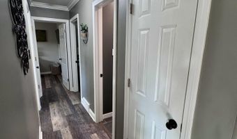 34 Venus Dr, Albany, NY 12211