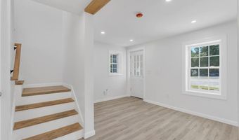 78 School St, North Smithfield, RI 02876