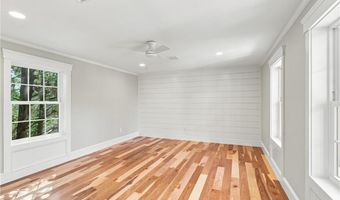 40 Congregational St, Bristol, RI 02809