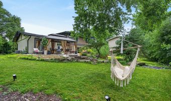 2843 S Briarwood Dr E, Arlington Heights, IL 60005