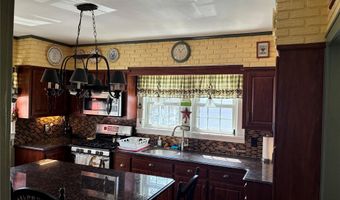 21 Wellington Pl, Amityville, NY 11701