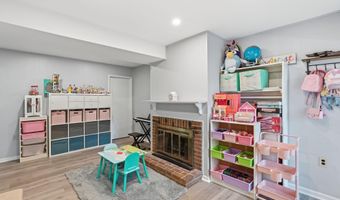 4936 SAUQUOIT Ln, Annandale, VA 22003