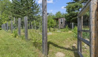 11 Old County Rd, Appleton, ME 04862