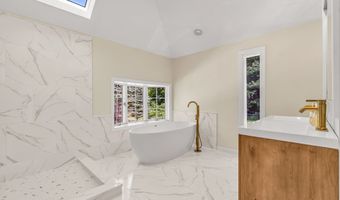 13 Pleasant Rise Cir, Brookfield, CT 06804