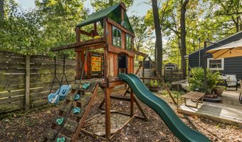3177 Sunnywood Dr, Ann Arbor, MI 48103