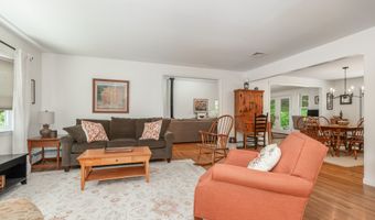 31 Wildwood Dr, Branford, CT 06405