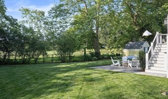 8 Kerins Ter, Newport, RI 02840