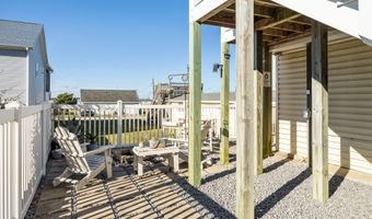 205 Barefoot Ln, Atlantic Beach, NC 28512