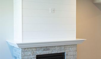 2282 Helle Dr, Asbury, IA 52002
