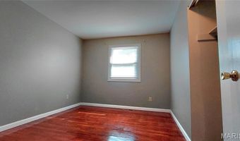874 Hollyridge Dr, Ballwin, MO 63011
