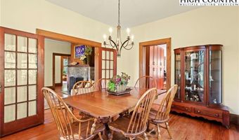 140 Library Ln, Banner Elk, NC 28604