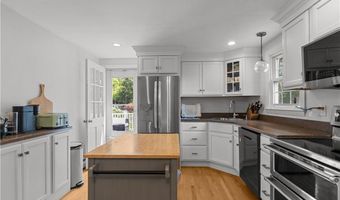 80 PECK Ave, Bristol, RI 02809