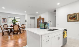 5828 WINDBREAK Ct, Apollo Beach, FL 33572