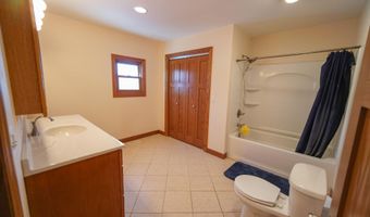 515 2nd Ave, Ackley, IA 50601