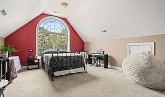 60 Camelot Dr, Bedford, NH 03110