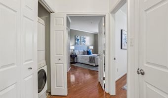 4691 LONGSTREET Ln 202, Alexandria, VA 22311