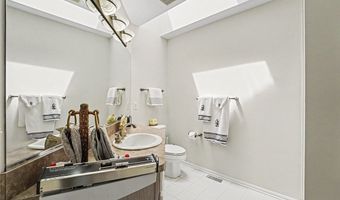 959 Grand View Ln, Aurora, OH 44202