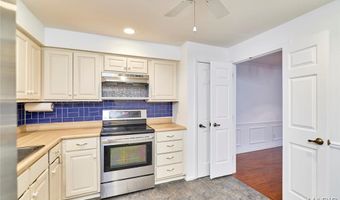 974 Claytonbrook Dr 1A, Ballwin, MO 63011