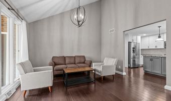 11 HILLTOP Ct, Appleton, WI 54914