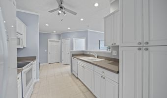 5939 Naughten Pond Dr, Columbus, OH 43213