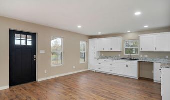 930 Porter Ave, Aurora, MO 65605