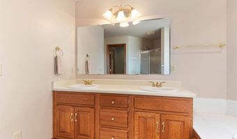 1908 Bent Tree Ct, Auburn, IN 46706