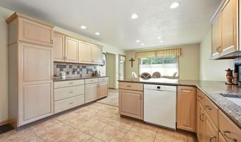 801 Pine Dr, Angola, IN 46703