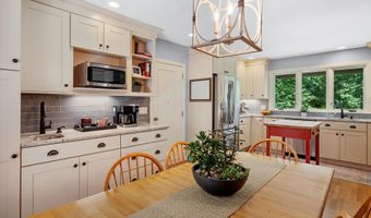 10 Buttonwood Rd, Bedford, NH 03110
