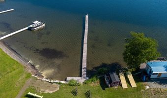 81 Shoreline Dr, Barnet, VT 05821