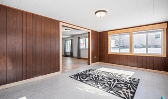 207 W 3rd St, Alcester, SD 57004
