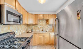 302 Deal Lake Dr 19, Asbury Park, NJ 07712