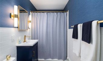 70 Carroll Ave 1009, Newport, RI 02840