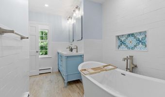 158 Kettle Hole Rd, Bolton, MA 01740