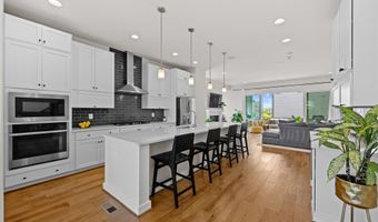 20305 SAVIN HILL Dr, Ashburn, VA 20147