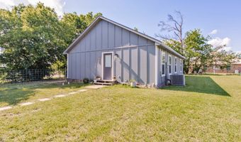 709 W Live Oak St, Alvord, TX 76225