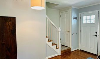 2723 FARNSWORTH Dr, Alexandria, VA 22303