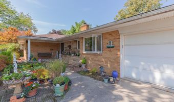 916 Hillcrest Dr, Adrian, MI 49221
