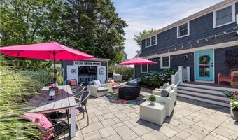 9 Dudley Dr, Narragansett, RI 02882