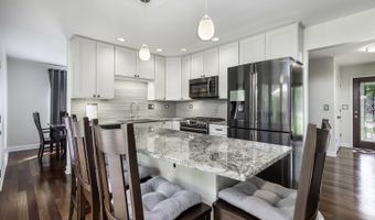 1631 S Surrey Ridge Dr, Arlington Heights, IL 60005