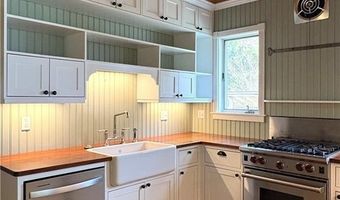 41 Walcott Ave, Jamestown, RI 02835