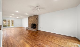 103 Pebble Creek Dr, Asheville, NC 28803